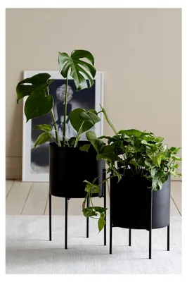 Produktbild von Home Milton Übertopf, vielseitiger Blumentopf aus Eisen mit wendbarem Gestell für den Innen- und Außenbereich, 22 cm hoch - Schwarz, Ø 25 cm