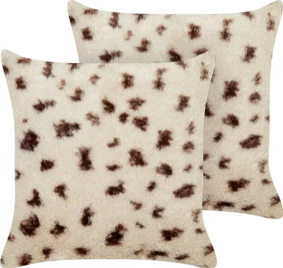 Produktbild von BELIANI Dekokissen 2er Set Beige aus Kunstfell 45 x 45 cm Quadratisch Flauschig Weich Deko Dekoration Wohnaccessoires für Wohnzimmer Schlafzimmer