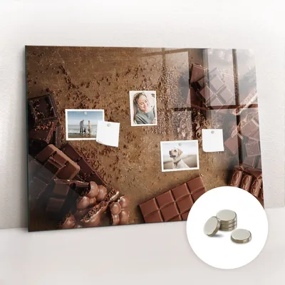 Imagen del producto de Pizarra magnética de pared, con superficie de vidrio y diseño arqueado. Incluye 5 imanes. Dimensiones: 100 x 70 cm. Color: Marrón chocolate