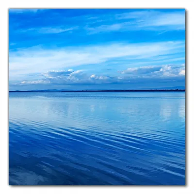 Produktbild von Wallario selbstklebende Möbelfolie/ Tischdecke für Innen und Außen, Größe: 90 x 90 cm - Blaue Meeresbucht in Italien mit Spiegelung im Wasser