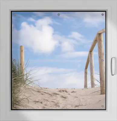 Produktbild von Wallario Lichtschutzbild, Dekorativer Sichtschutz Sonnenschutz 96 x 100 cm mit Motiv: Auf der Holztreppe zum Strand - Verdunklung ohne Bohren