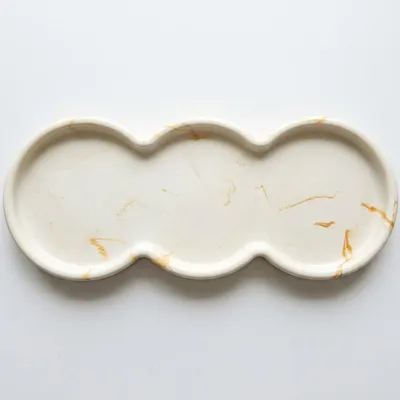Immagine prodotto di Vassoio decorativo Trio bianco e oro marmorizzato NOBAMO KP41901, Immagine generata dall'IA