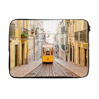 Produktbild von MuchoWow® Laptop Hülle 13 Zoll Mit der Straßenbahn durch Portugal Laptoptasche - Laptophülle - Sleeve - Rundumschutz