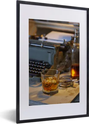 Produktbild von MuchoWow® MuchoWow® Gerahmtes Poster Schreibmaschine - Whiskey - Zigarre - Vintage 40x60 cm - Poster mit zchwarzem Bilderrahmen - Poster in Rahmen