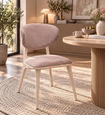 Image de Chaise de salle à manger moderne, beige, rembourrée, en tissu, avec structure en bois, style scandinave