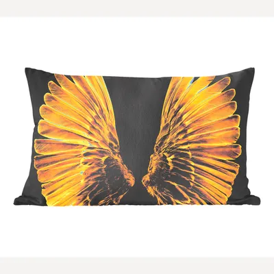 Produktbild von MuchoWow® Zierkissen Sofakissen Wohnzimmer Dekokissen 50x30 cm Goldene Flügel auf schwarzem Hintergrund - Wohnzimmerdekoration - Polster mit Photo