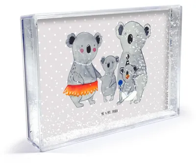 Produktbild von Mr. & Mrs. Panda Bilderrahmen Koala Familie - Grau Pastell - Geschenk, Muttertag, Mama, Family, Papa, Fotohalter, dekoartikel, Deko-Bilderrahmen, Bilderhalter