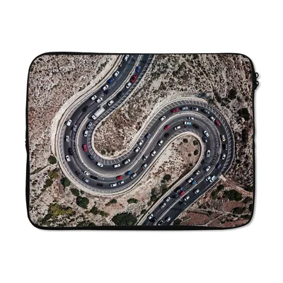 Produktbild von MuchoWow® Laptop Hülle 17 Zoll Laptoptasche Abstrakte Darstellung einer kurvenreichen Straße - Zipper - Schutzabdeckung