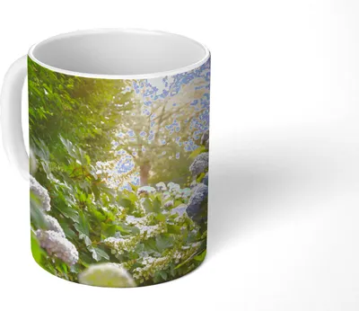 Produktbild von MuchoWow® Tasse Kaffeetasse Kaffeebecher 350 ml Hortensiengarten Teetasse - Fototasse - Becher - Keramikbecher - Teebecher - Kaffeetasse - Bürotasse