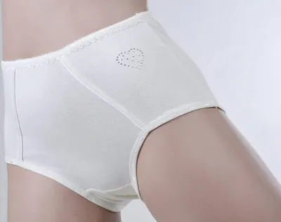 Produktbild von TOKER COLLECTION®Damen Hüftslip "Sabrina" mit Glitzerapplikation 3er Pack(Packung, 3 Stück) Kontrastnähte im Vorderteil, Farbe Wollweiß, Größe 56/58