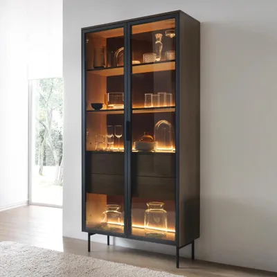 Produktbild von Vitrine Hoch LUMI 92 cm Eiche Dunin Braunes Antisol-Glas LED warmweiß Loft Modern