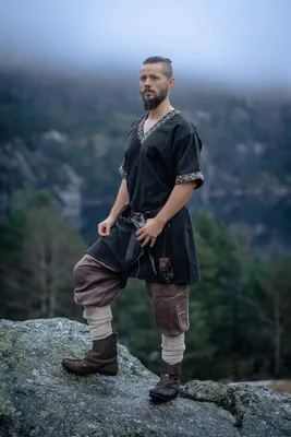 Produktbild von Wikinger Tunika kurzarm Schwarz "Loki" M