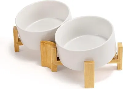 Produktbild von Famanu Hundenapf Keramisch mit Bamboe-Ständer - 15° Neigung, 850 ml, Weiß × 2