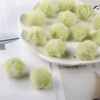 Obrázek produktu pro Bambule, bambulka, z umělé kožešiny pisáciová 2,5 cm / 1ks