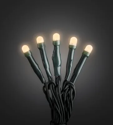 Produktbild von Konstsmide Micro LED Lichterkette, gefrostet, verschweißt, 100 bernsteinfarbene Dioden, 30V Innentrafo, dunkelgrünes Kabel - 6344-820