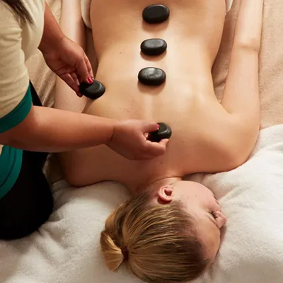 Produktbild von mydays Hot Stone Massage - Würselen; Erlebnis verschenken oder selbst erleben; Gutschein für 1 Person(en)