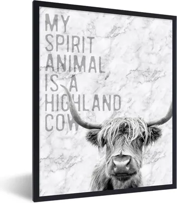 Produktbild von MuchoWow® Gerahmtes Poster Schottischer Highlander - Zitat - Schwarz - Weiß 60x80 cm - Poster mit Schwarzem Bilderrahmen Wandposter Rahmen Foto Bilder - Premium - Wanddeko Wohnzimmer