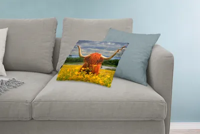 Produktbild von MuchoWow® Zierkissen Sofakissen Wohnzimmer Dekokissen 60x40 cm Schottisches Hochlandrind - Tiere - Blumen - Kopfkissen - Polster mit Foto