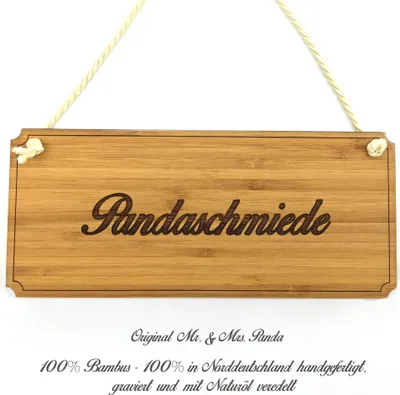 Produktbild von Mr. & Mrs. Panda Schild Pandaschmiede - Geschenk, Landhaus, Holz Türschild, Firmenschild, Hinweisschild, Geschenkidee, Wegweiser, Graviert, Shabby