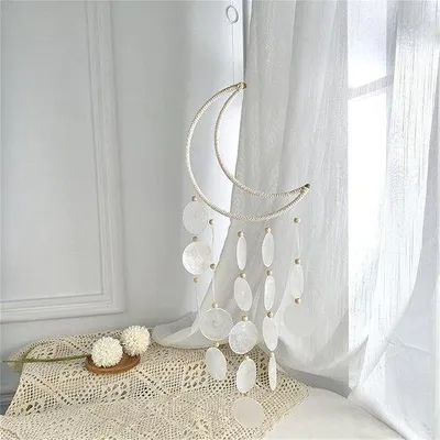 Image de Carillon éolien coquillages blancs en nacre - attrape-rêves décoration de fenêtre - lune carillon - coquillage mobile - décoration de jardin.