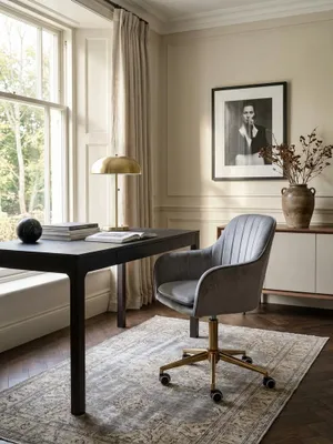 Bürostuhl Samt grau Nahaufnahme weiche Samt-Oberfläche grau mit feinem Schimmer und dichter Textur mit Rollen und Höhenverstellung Qualität Möbel Home Office Wohnen Einrichtung Interior_#sku_SAFSPM1.430#