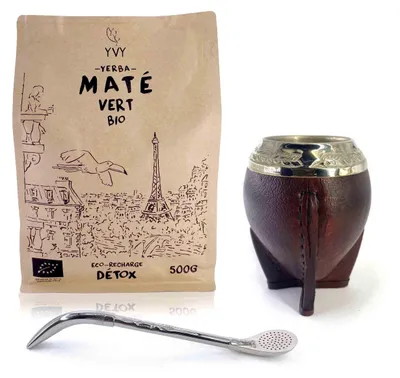 Imagen del producto de YVY MATÉ – Set para mate "Torpedo" de alpaca bordada – Calabaza + bombilla de alpaca + yerba orgánica 500 g – Producto artesanal de Uruguay