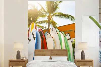 Produktbild von MuchoWow® Fototapete für Wohnzimmer oder Schlafzimmer Wandtapete Vinyl Motivtapete Surfbretter unter einer Palme - 200x300 cm - Wanddekorationen