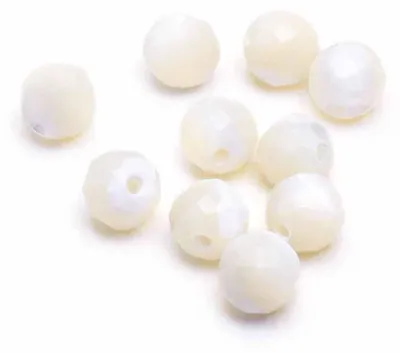 Produktbild von Vintageparts facettierte Muschelperlen weiß rund 6 mm für Armbänder, Ketten und Ohrringe, 10 Stück