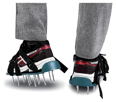 Produktbild von Rasenbelüfter-Schuhe mit 4 verstellbaren Riemen, Rasenlüfter-Nagelschuhe für das Vertikutieren von Rasen