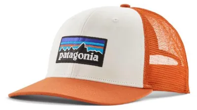 Produktbild von Patagonia P-6 Logo Trucker Cap Redtail Rust
