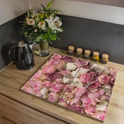 Produktbild von banjado Herdabdeckplatte zweiteilig je 30x52cm groß mit Gummi Abstandshalter, ESG Sicherheitsglas mit Motiv Strauss Rosen [HAP2 11473]