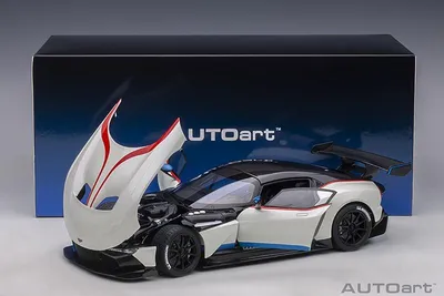Produktbild von AUTOart 70261 - 1/18 Aston Martin Vulcan - Stratus White / Blue - Neu