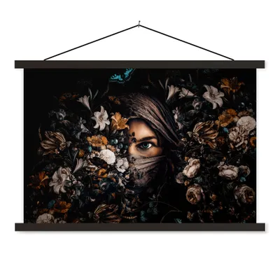 Produktbild von MuchoWow® Textilposter Frau - Luxus - Blumen - Schmetterling - Porträt 150x100 cm mit schwarzem Rahmen - Schlafzimmer