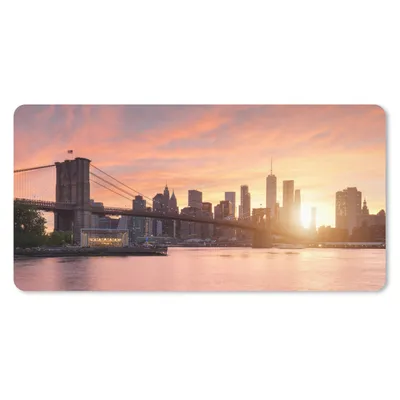Produktbild von MuchoWow® Schreibtischunterlage Sonnenuntergang über der Brooklyn Bridge in New York 80x40 cm - XXL Mauspad - Gaming Mauspad