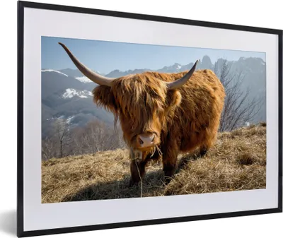 Produktbild von MuchoWow® Gerahmtes Poster Schottischer Highlander - Berg - Schnee 60x40 cm - Poster mit Schwarzem Bilderrahmen Wandposter Rahmen Foto Bilder - Schlafzimmer - Plakat in Rahmen - Drucken