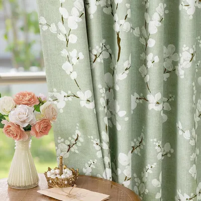 Obrázok produktu pre Zelené zatemňovacie záclony do spálne, 137 cm, s očkami. Záclony do obývačky, detskej izby, s motívom kvetov. Termoizolačné závesy na okná
