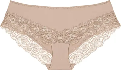 Productafbeelding van Triumph Lovely Micro Hipster, Ondergoed, Hipsterbroekjes, Volwassen, Dames, Beige, Maat S