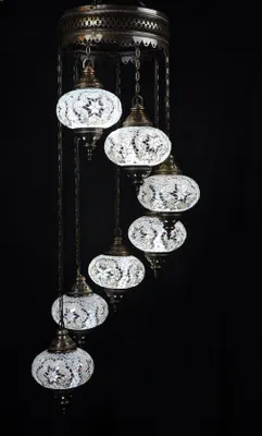 Image de Suspension à 7 globes en verre mosaïque blanc – Suspension turque avec 7 boules en verre mosaïque – Plafonnier oriental