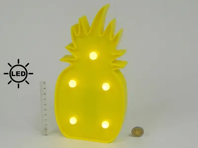Productafbeelding van LED-lamp in de vorm van een ananas, werkt op 3 AA-batterijen
