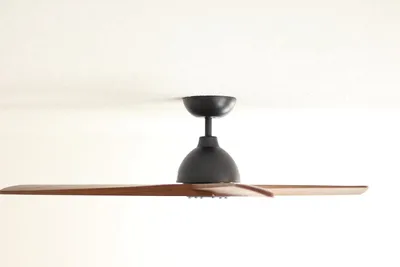 Imagen del producto de Ventilador de techo Lypsi con control remoto | Ventilador de techo muy silencioso con función de inversión y temporizador. Diámetro del ventilador: 142 cm. Color:
