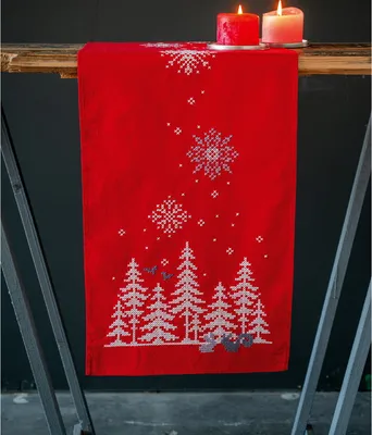 Produktbild von Vervaco Tischläufer Kreuzstich Set "Weihnachtsbäume und Waldtiere", Stickbild vorgezeichnet, 30x105cm