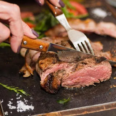 Produktbild von Famanu Steakbesteck Set - 24-teilig für 12 Personen - Inkl. Steakmessern und Gabeln