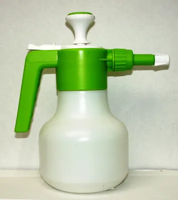 Produktbild von MESTO BayWa - 1 L Drücksprüher Sprühgerät für Garten Balkon & Terasse
