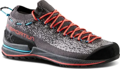 Zustiegsschuh "TX2 Evo Woman" von La Sportiva in Grau mit roten Schnürsenkeln und blauen Akzenten.