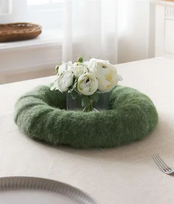 Produktbild von Dekokranz "Frühlingsgrün" aus Filz, grün, Ø 34 cm, Tischkranz, Filzkranz, Wandkranz, Türkranz