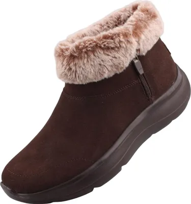 Das Bild zeigt einen braunen Stiefel der von der Seite betrachtet wird. Der Stiefel hat eine strukturelle Oberfläche und eine robuste Sohle.