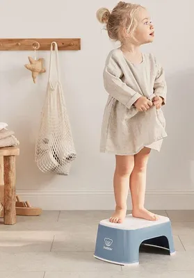 Immagine prodotto di Famanu: sgabello per bambini, con superficie antiscivolo, leggero e versatile