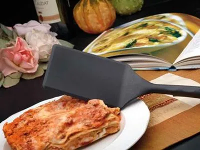 Zdjęcie produktu dla Horeca Łopatka do Lasagne i Naleśników - Wytrzymała, Czarna