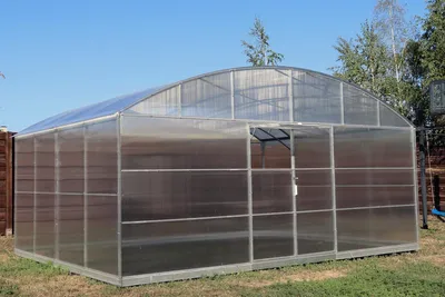 Obrázek produktu pro Skleník o rozměrech 5,5 x 12 metrů s polykarbonátovými panely o tloušťce 6 mm od společnosti Garten Dream