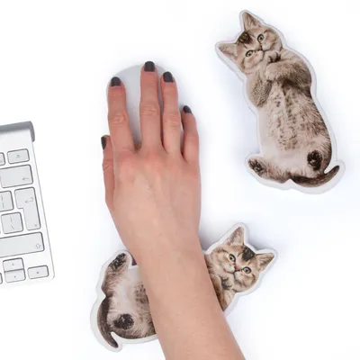 Produktbild von Handgelenkstütze im Katzen-Design, ergonomisch geformt für Tastatur und Maus